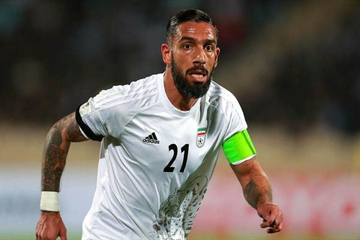 دژاگه در چند قدمی پوشیدن لباس پرسپولیس
