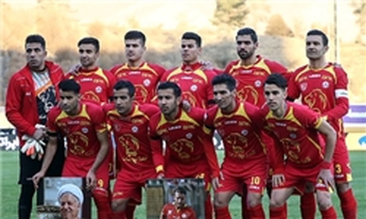 جشن تولد در تمرین نفت +تصاویر