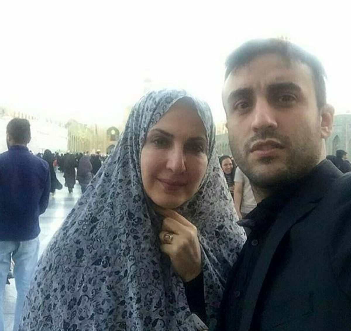 زیارت رفتن خانم بازیگر با پسر تازه دامادش + عکس