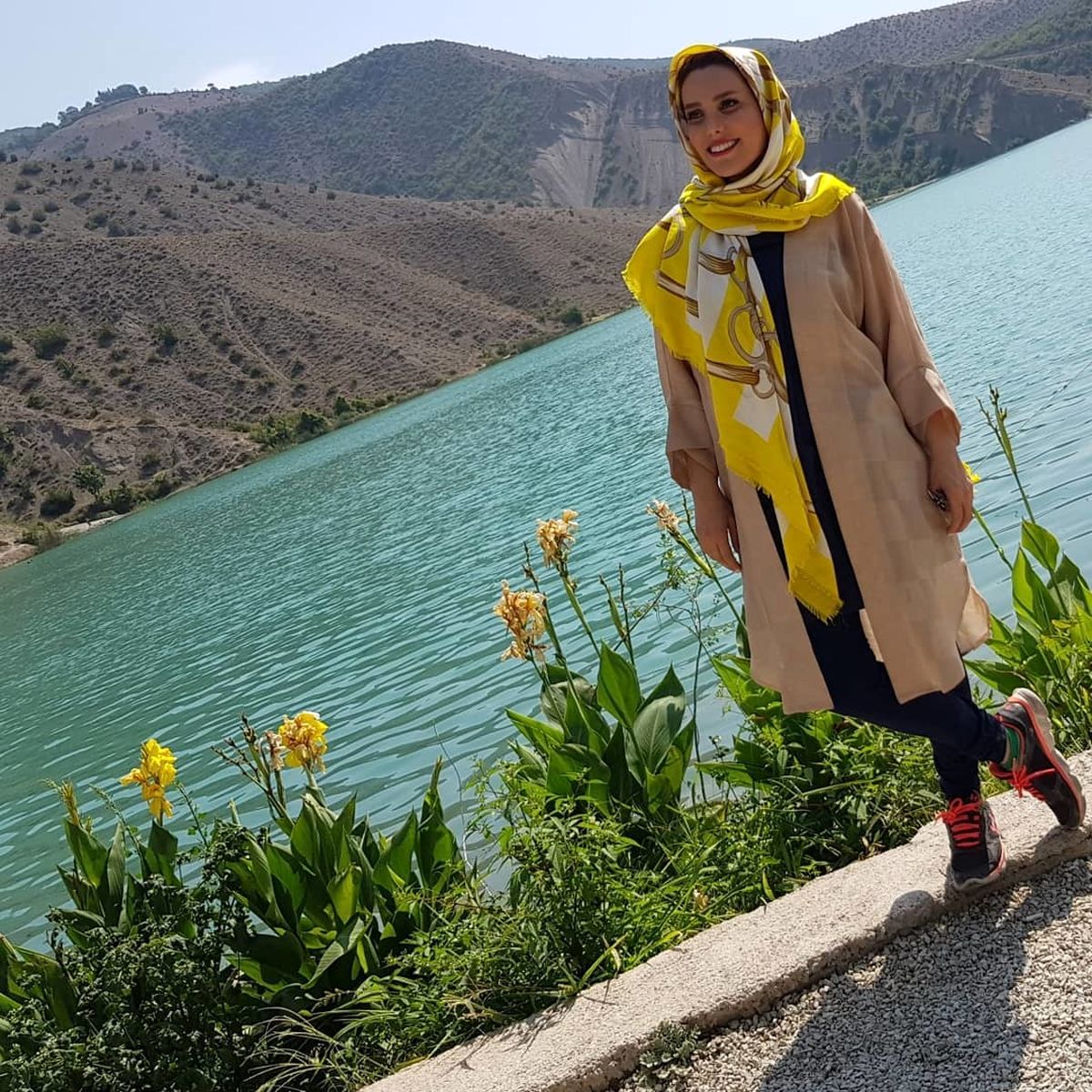 خانم کمدین در کنار دریاچه+عکس