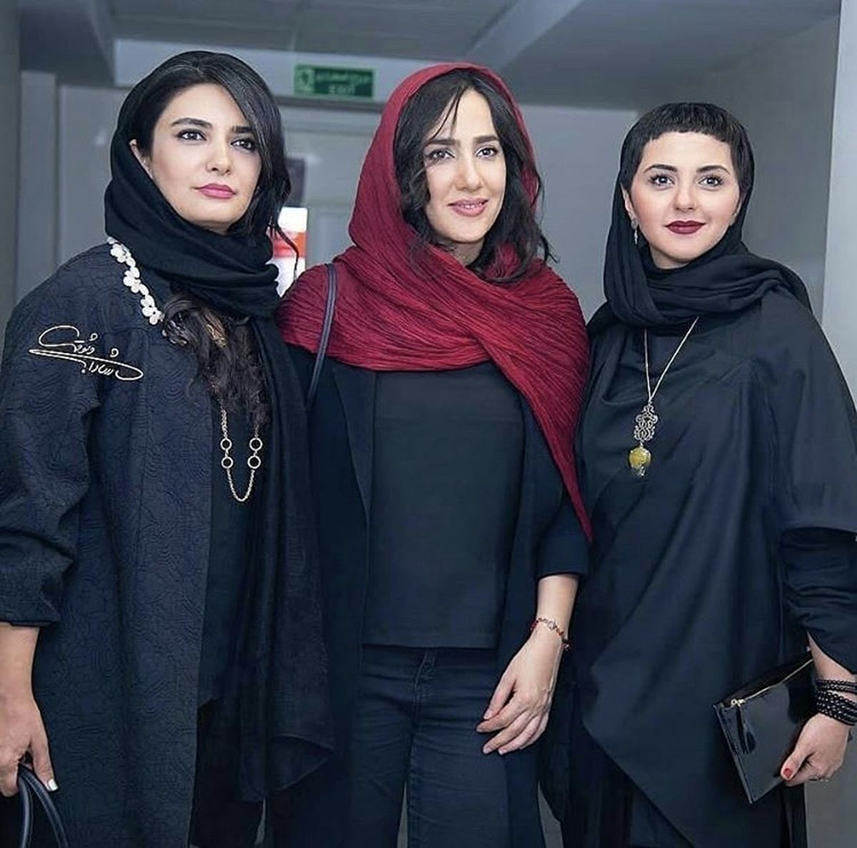 لیندا کیانی در کنار دوستانش + عکس
