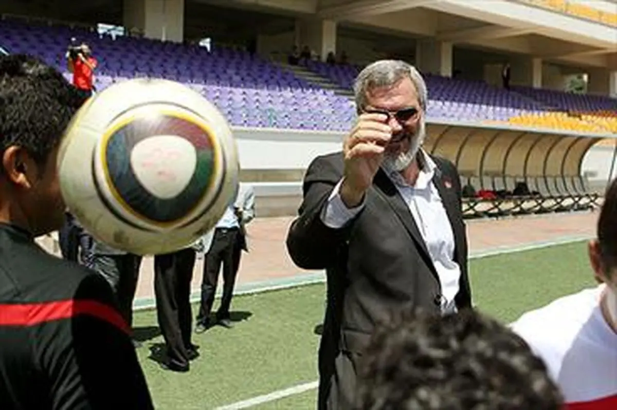 به احترام صداوسیما فعالیت تلویزیون پرسپولیس را فعلا متوقف کردیم