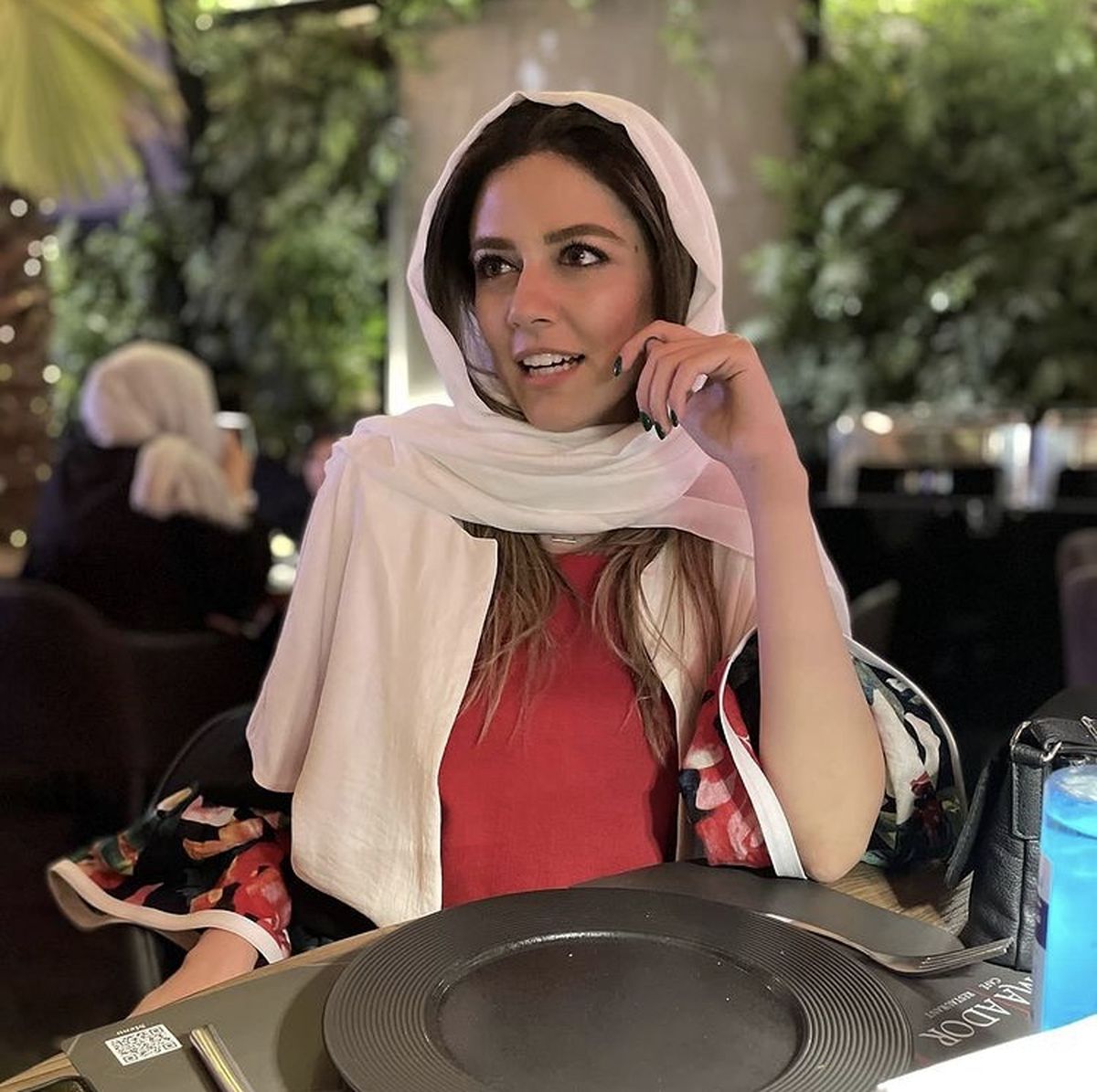ماهور الوند در کافه رستورانی شیک + عگکس
