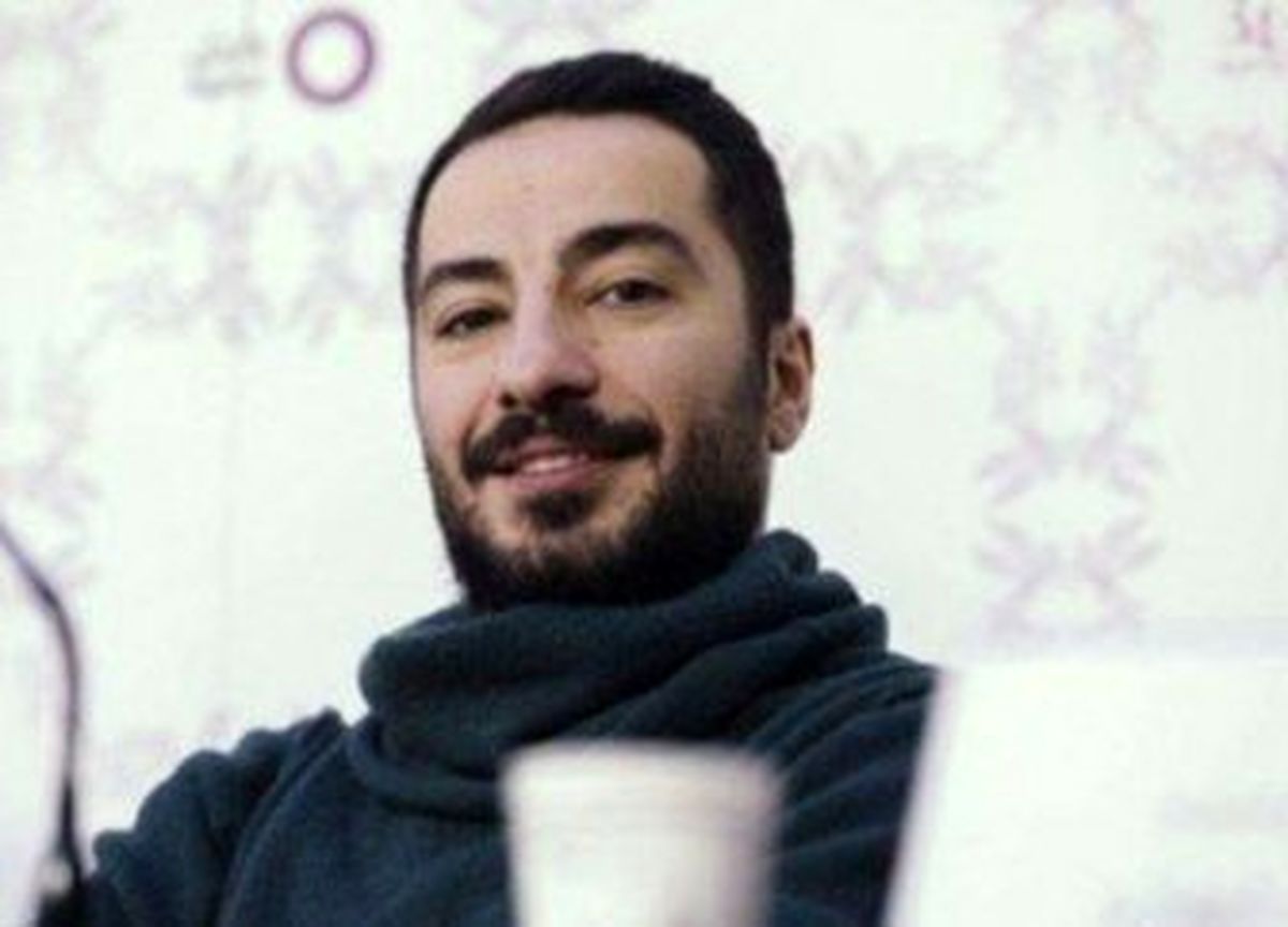 تیپ نوید محمدزاده در حال تماشای بازی استقلال+عکس
