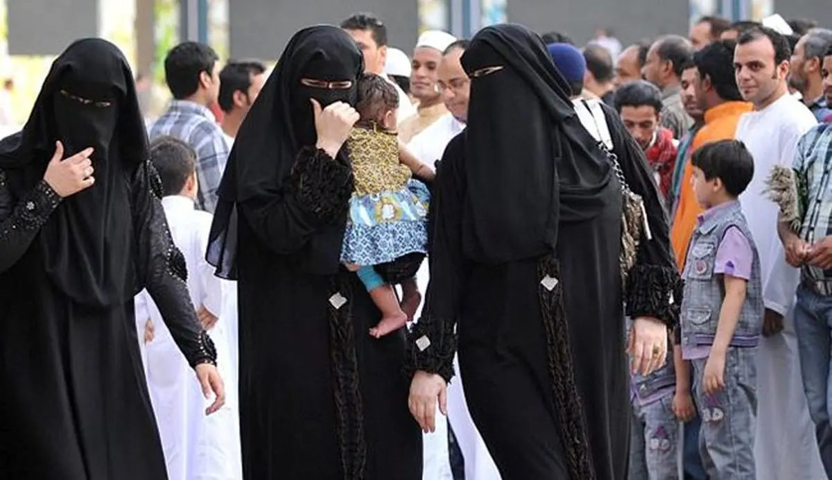 دختران عربستانی بدون محرم می‌توانند به مغازه بروند!