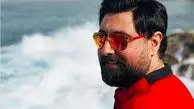 محمد علیزاده در کنار دریایی طوفانی + عکس