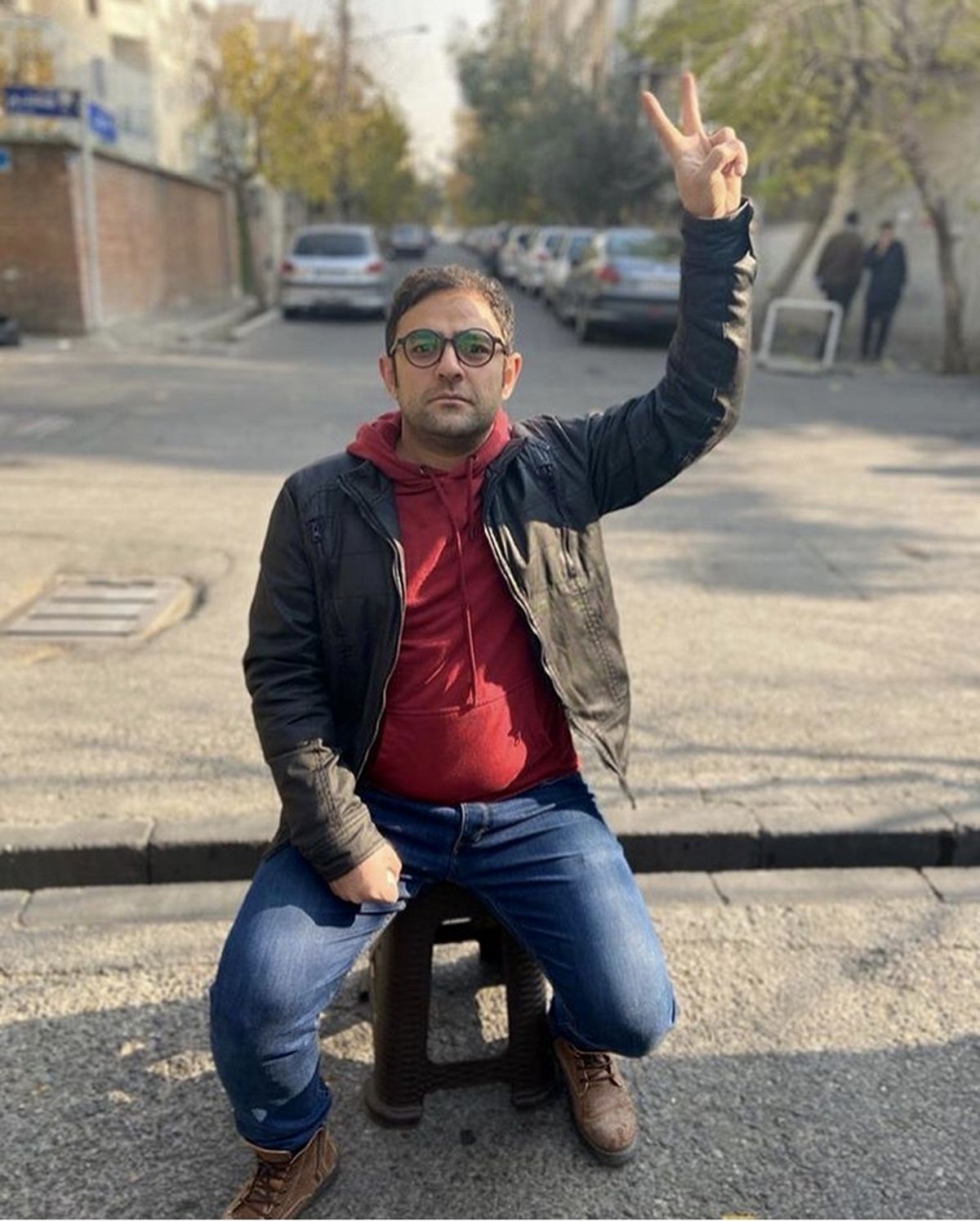 استراحت بازیگر کامیون وسط خیابان + عکس