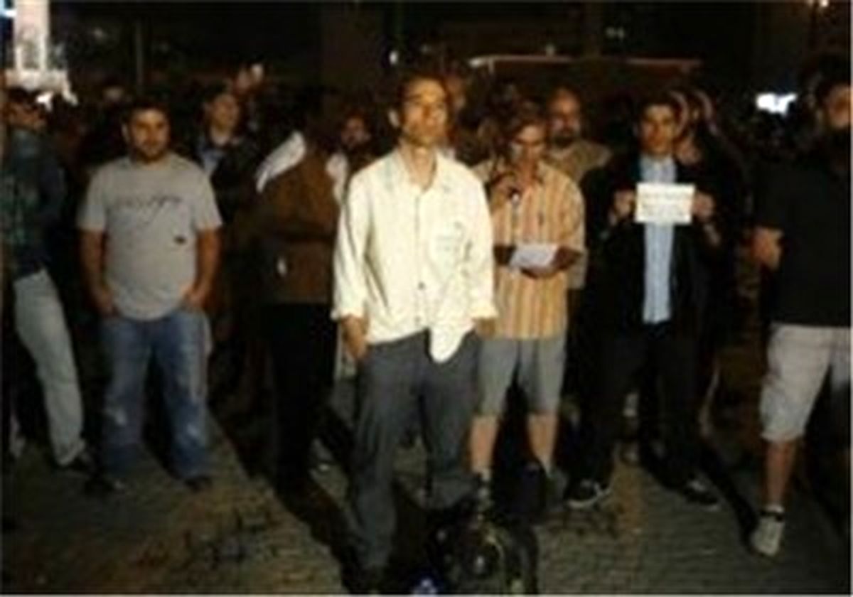 مرد ایستاده، رهبر انقلاب تقسیم+عکس