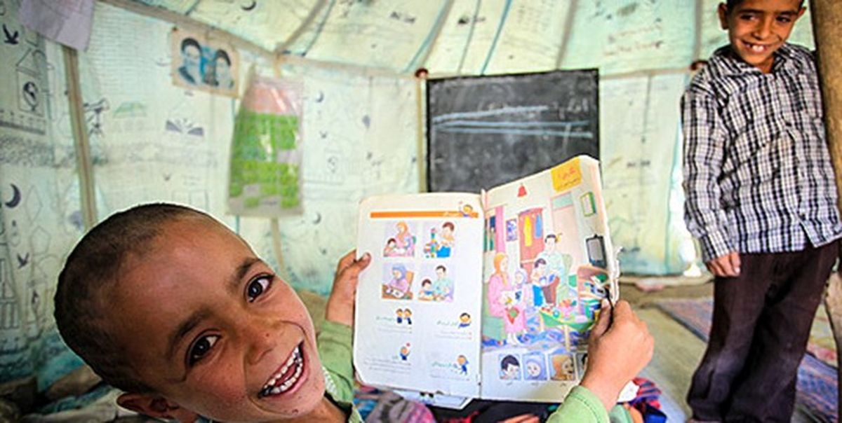 توزیع بسته‌های ۱۵۰هزارتومانی لوازم‌التحریر در میان دانش‌آموزان محروم