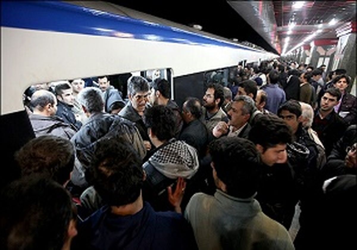 ازدحام جمعیت در ایستگاه های مترو