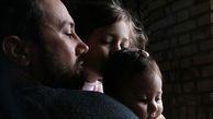  عکس پدرانه «شاهرخ استخری» با دخترانش