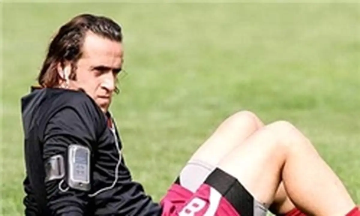 اسدی پیراهن شماره ۸ را به کریمی داد