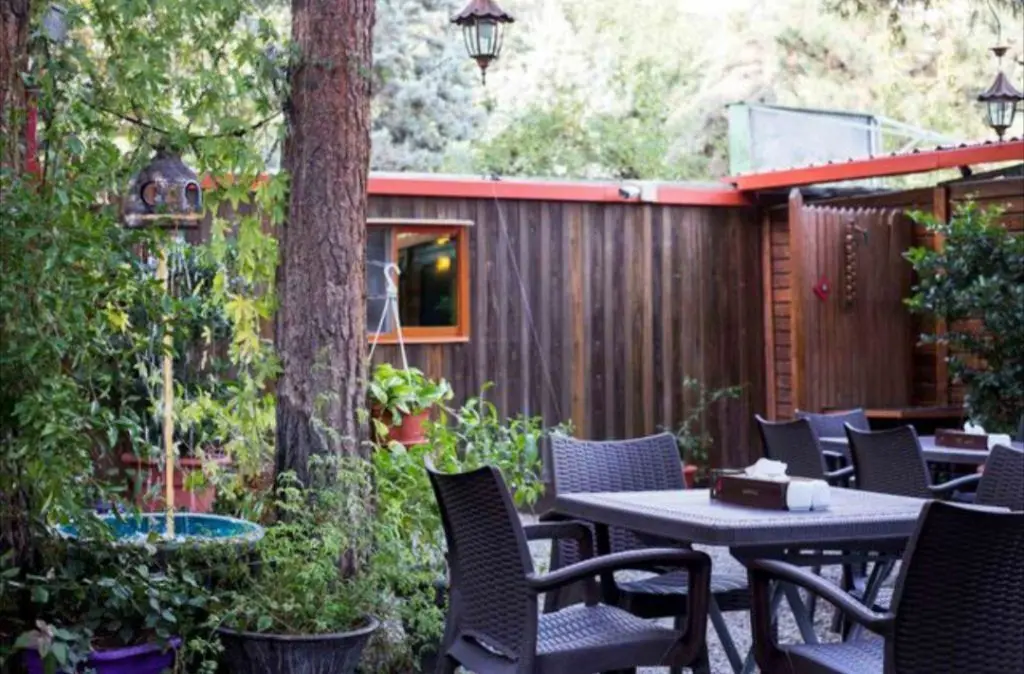 رستوران زمین