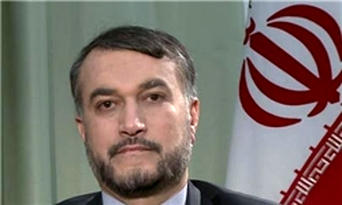 امیرعبداللهیان در کنار مدافع حرم + عکس