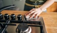 این ترفند ها برای تمیز کردن گاز استیل معجزه می کنند ؛ گازت مثل روز اول براق میشه