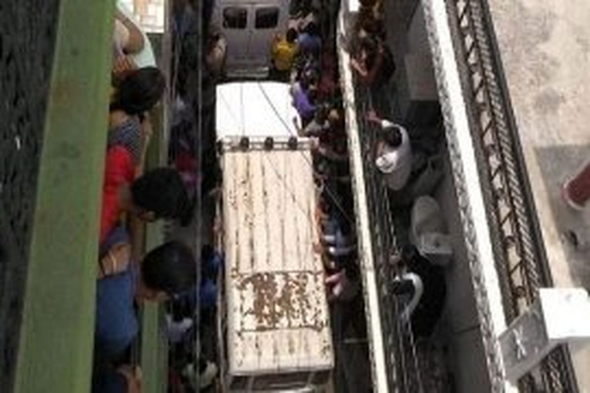 اجساد یک‌خانواده ۱۱ نفره به‌دار آویخته در‌هند کشف شد
