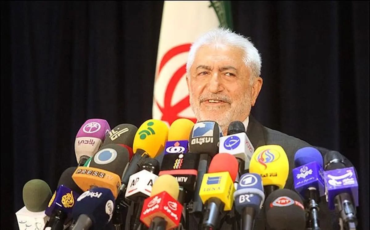 به نفع هیچ کس کنار نمی‌روم