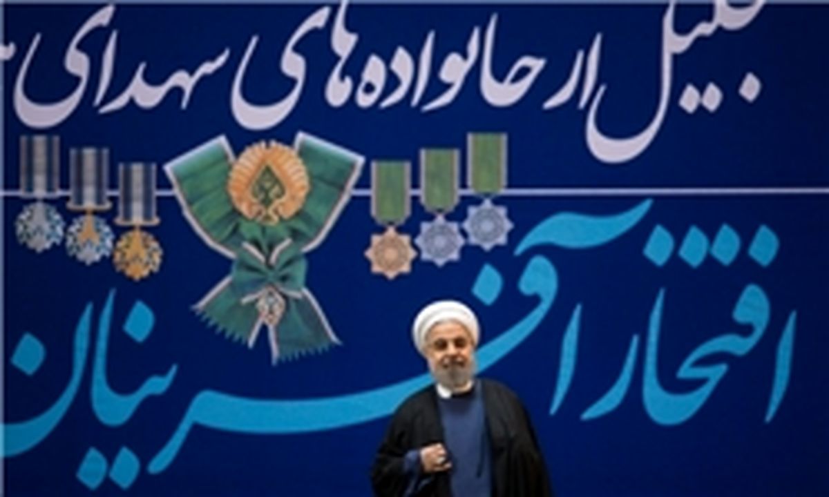حاشیه‌ای بر یک مراسم تجلیل/ از همه تشکر شد جز رسانه‌ها