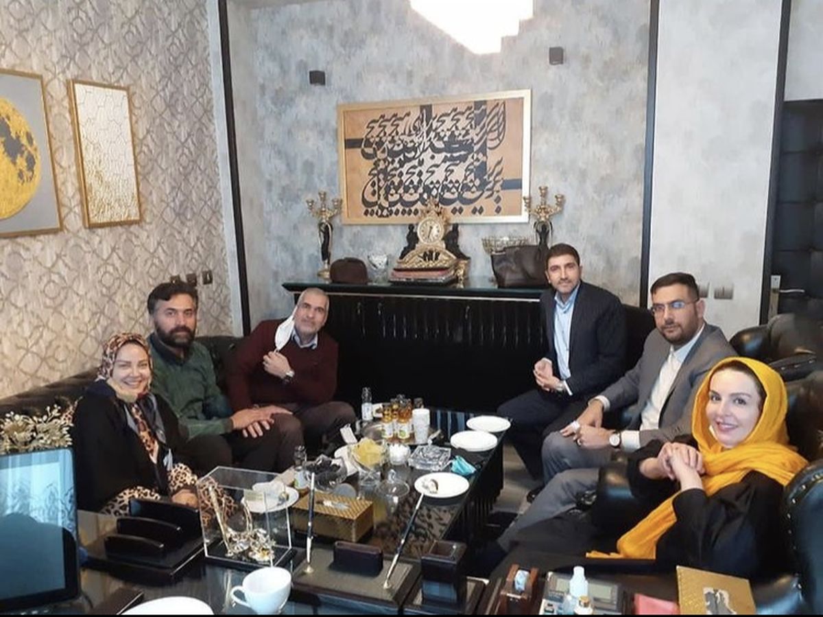 بهاره رهنما و همسرش در جمع دوستانشان + عکس