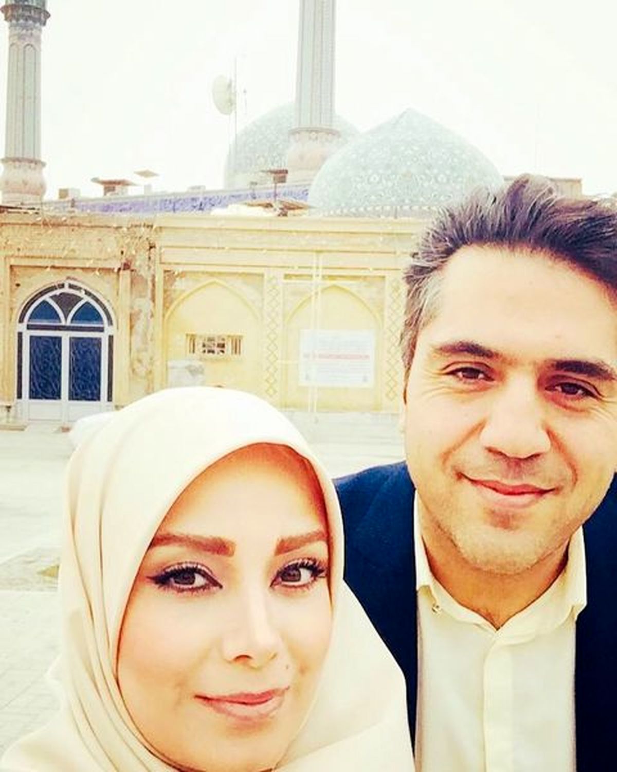 گردش مجری سابق صدا و سیما و همسرش در خرمشهر + عکس