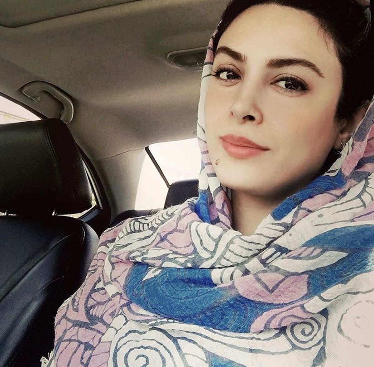 حدیثه تهرانی در ماشین شخصیش + عکس