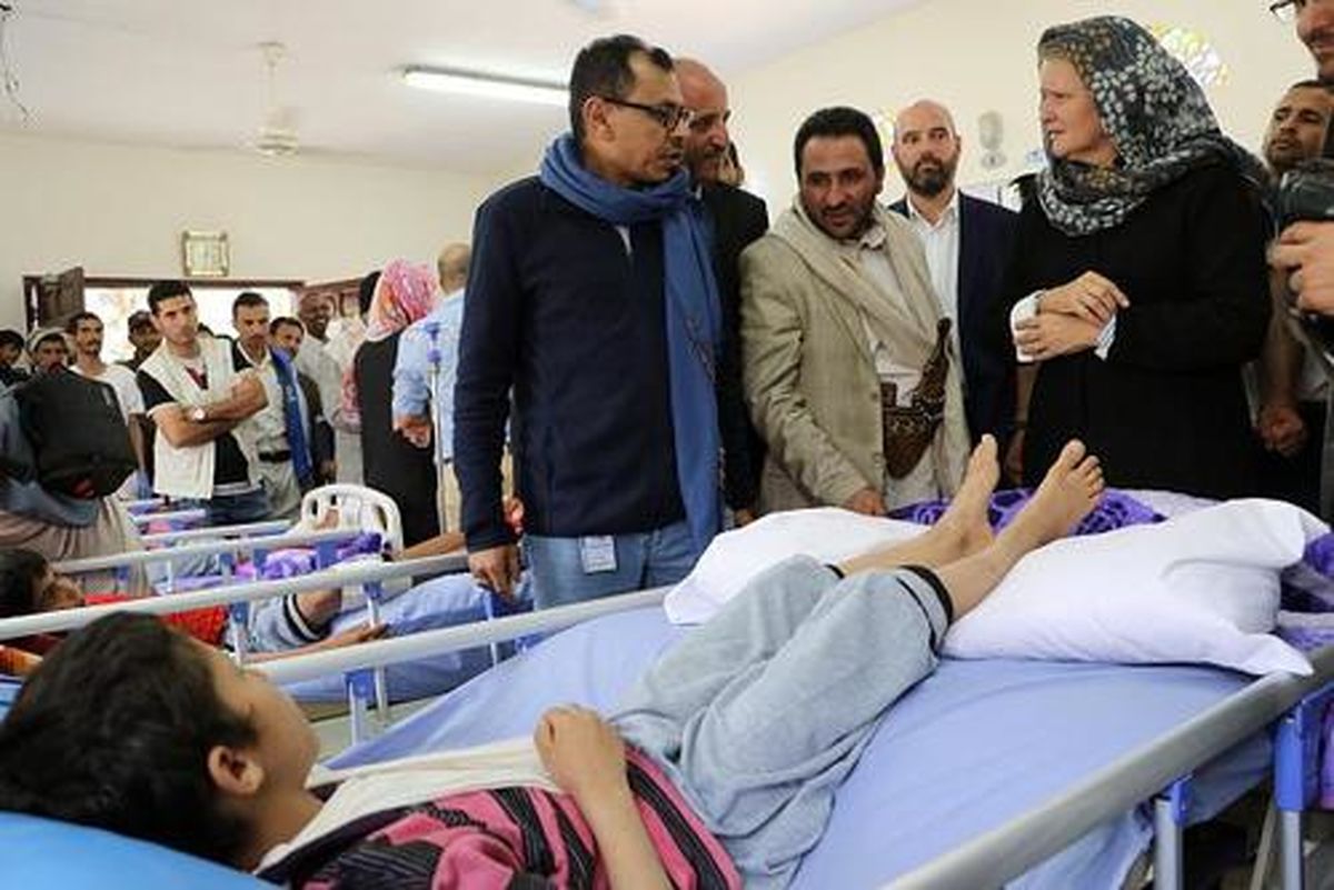 یمن - اشک نماینده سازمان ملل هنگام دیدن کودکان زخمی 