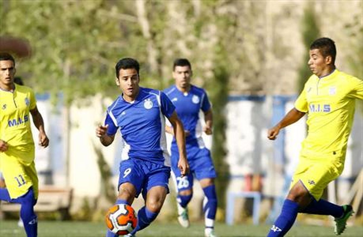 مهاجم ناراضی استقلال قصد جدایی ندارد
