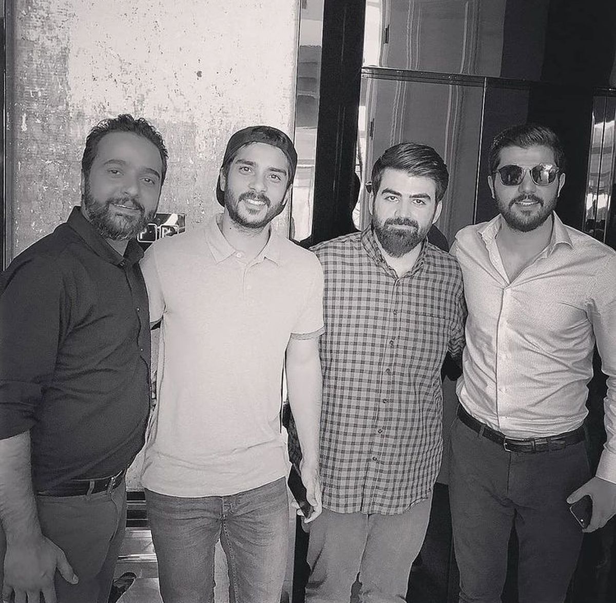 برادران سهیلی در کنار دوستانشان + عکس