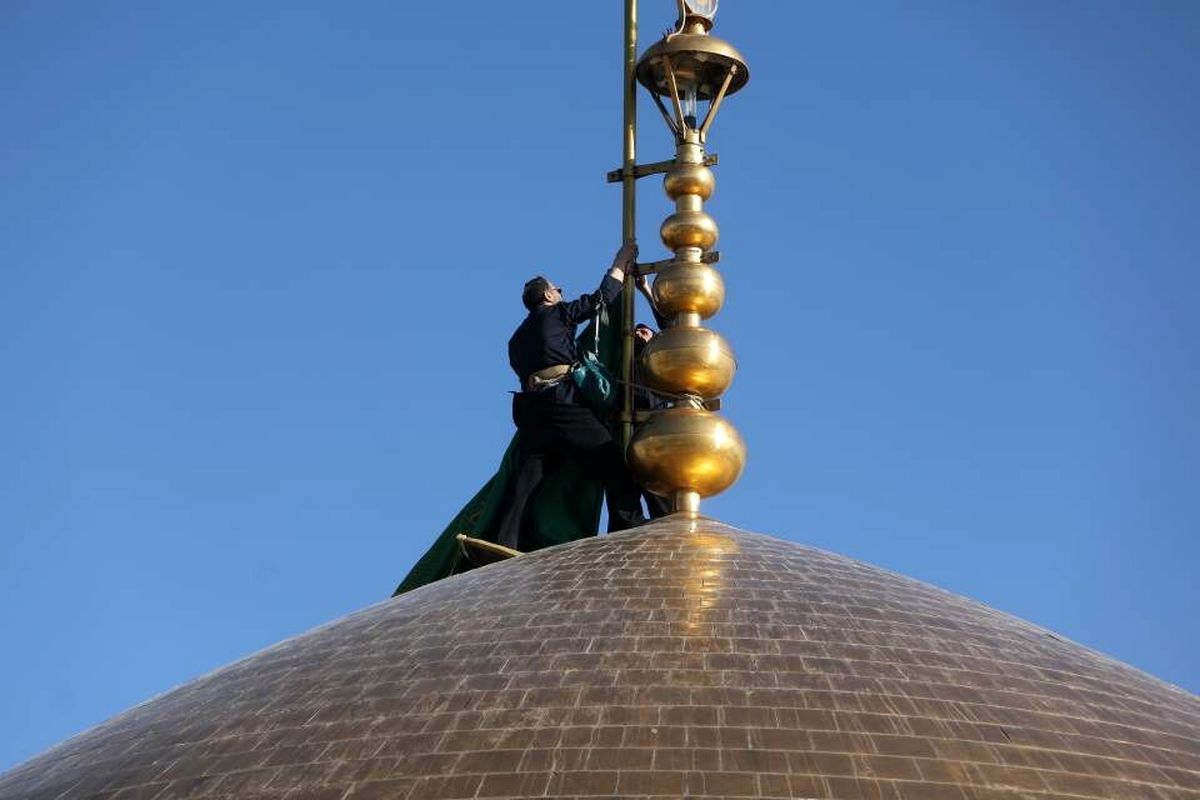 حرم رضوی سیاهپوش خادم الرضا شد