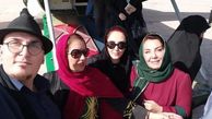 زهره فکور صبور و فریبا باقری در کنار هواپیمای جنگی