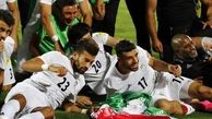 اقدام جالب یک هوادار برای سلفی گرفتن با شاگردان کی روش! / عکس