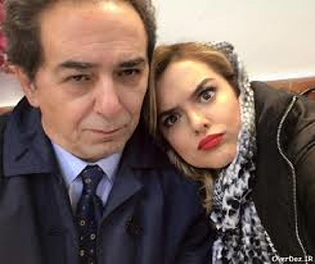 دنیا مدنی به همراه پدرجانش