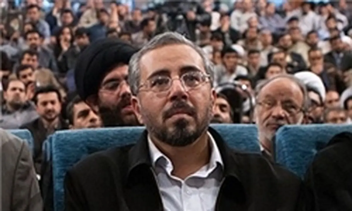 کاپشن احمدی‌نژاد بر تن باقری‌لنکرانی