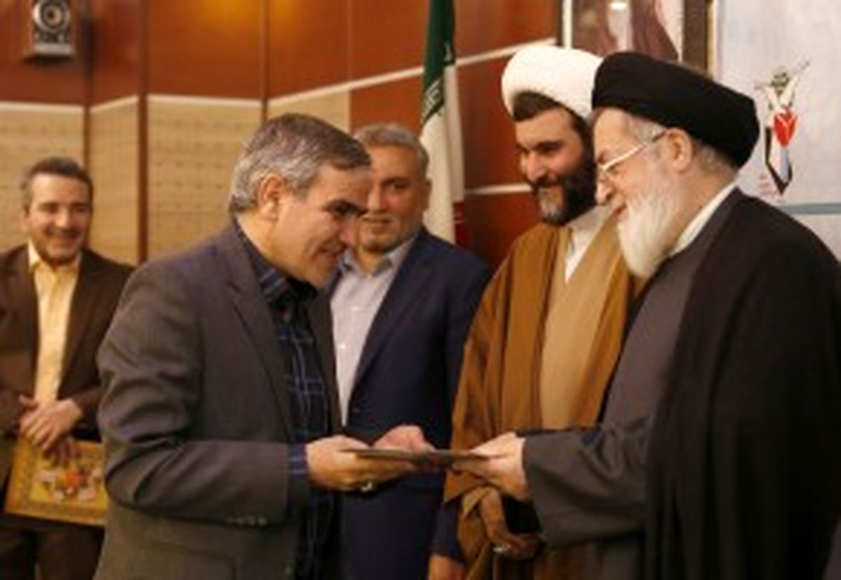برگزیدگان همایش ملی «نماز: تعالی فردی و اجتماعی» تقدیر شدند