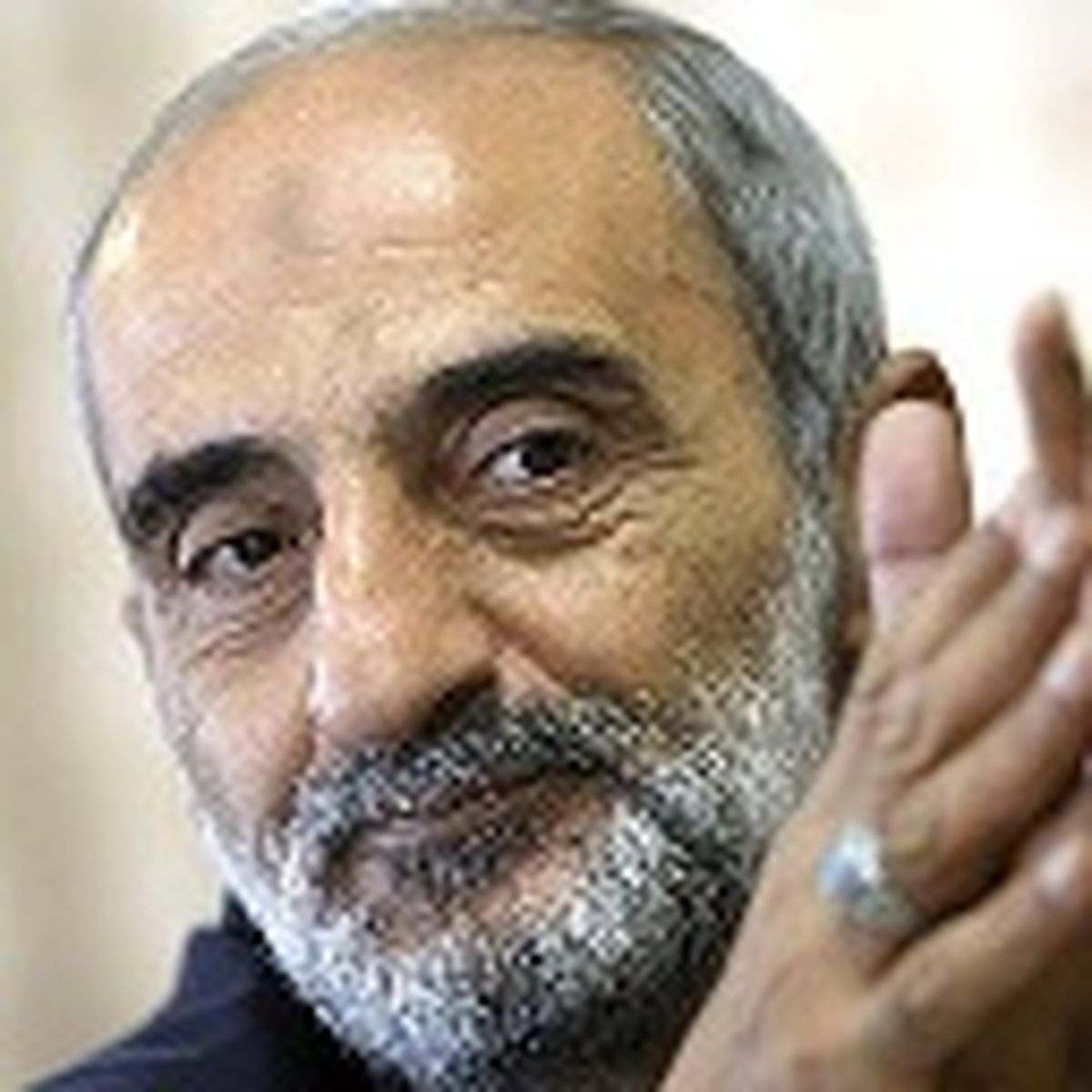 شریعتمداری: یارانه نقدی دریافت یا انصراف؟