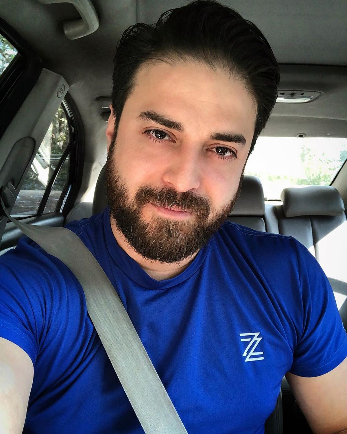 بازگشت بابک جهانبخش با دستانی پر +عکس