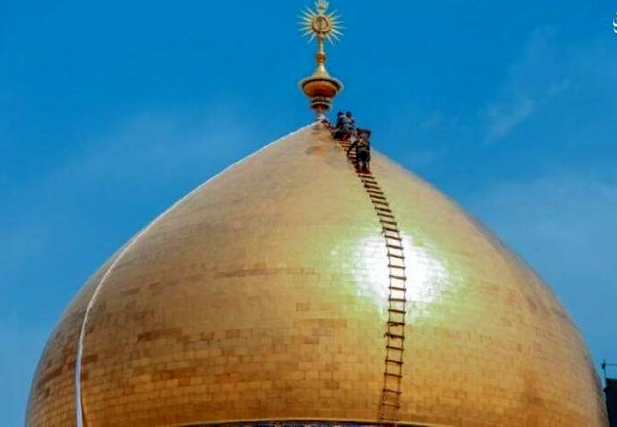 شست‌‎وشوی گنبد حرم علوی در آستانه ماه رمضان+ عکس