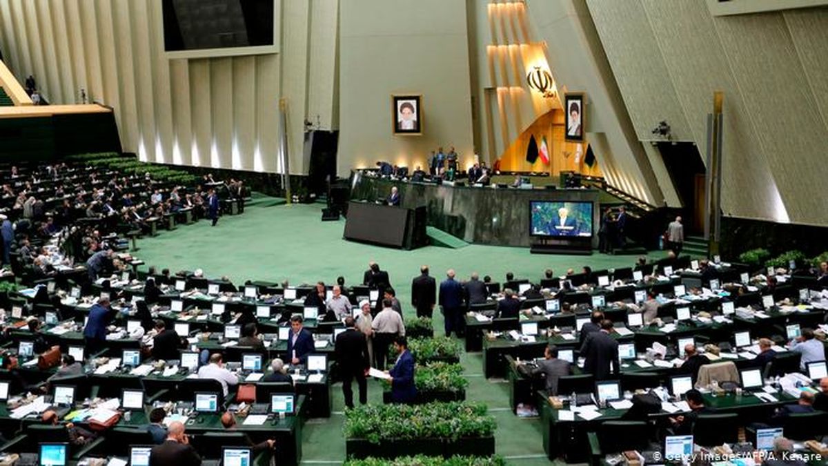 مجلس باید به حوزه قانونی خود بازگردد