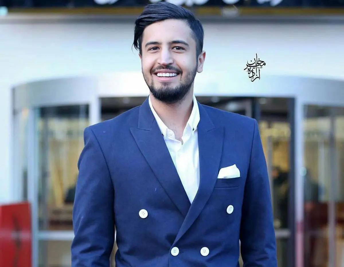 بازیگر جوان در رقص روی شیشه