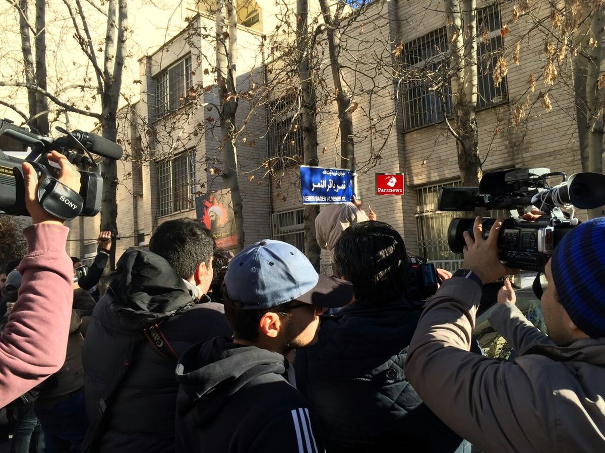 اقدام انقلابی شورای شهر تهران در نامگذاری خیابان شهید آیت‌الله نمر باقر النمر / عکس اختصاصی «پارس» از نصب نام خیابان