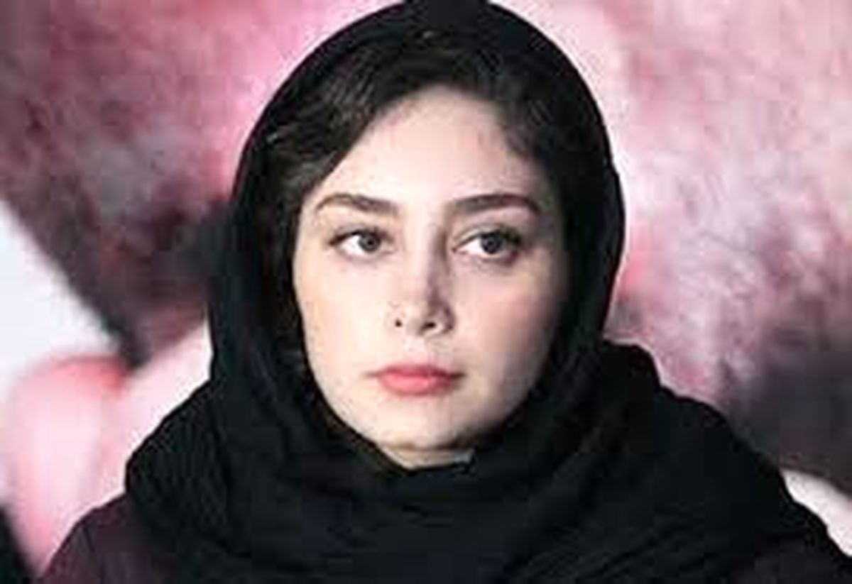  دیبا زاهدی، پگاه ِ نهنگ آبی