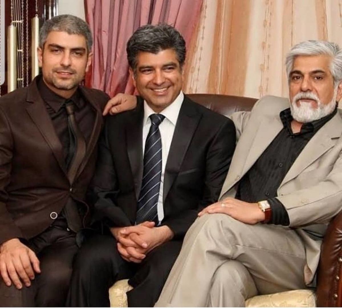عکس خوشتیپ مهدی پاکدل در کنار برادرانش
