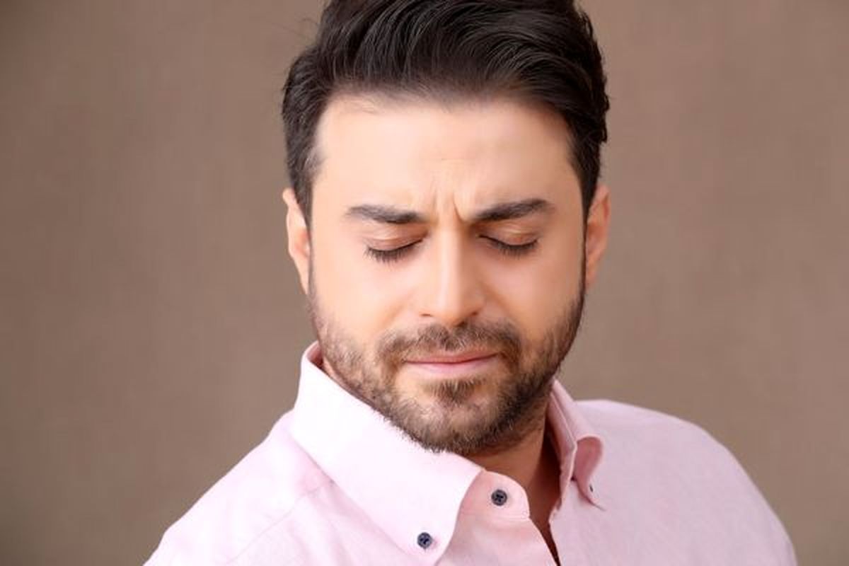 بابک جهانبخش با چشمانی بسته + عکس