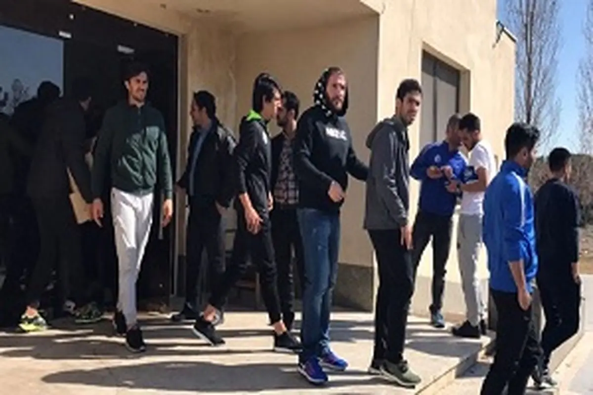 
استقلالی ها وارد رشت شدند