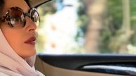 تیپ صورتی ساره بیات در ماشین شیکش+عکس
