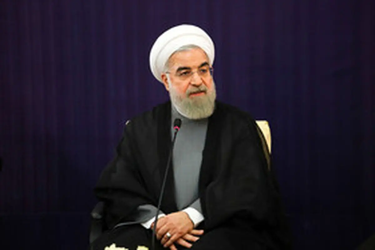 حضور روحانی در مراسم اولین سالگرد درگذشت مادرش