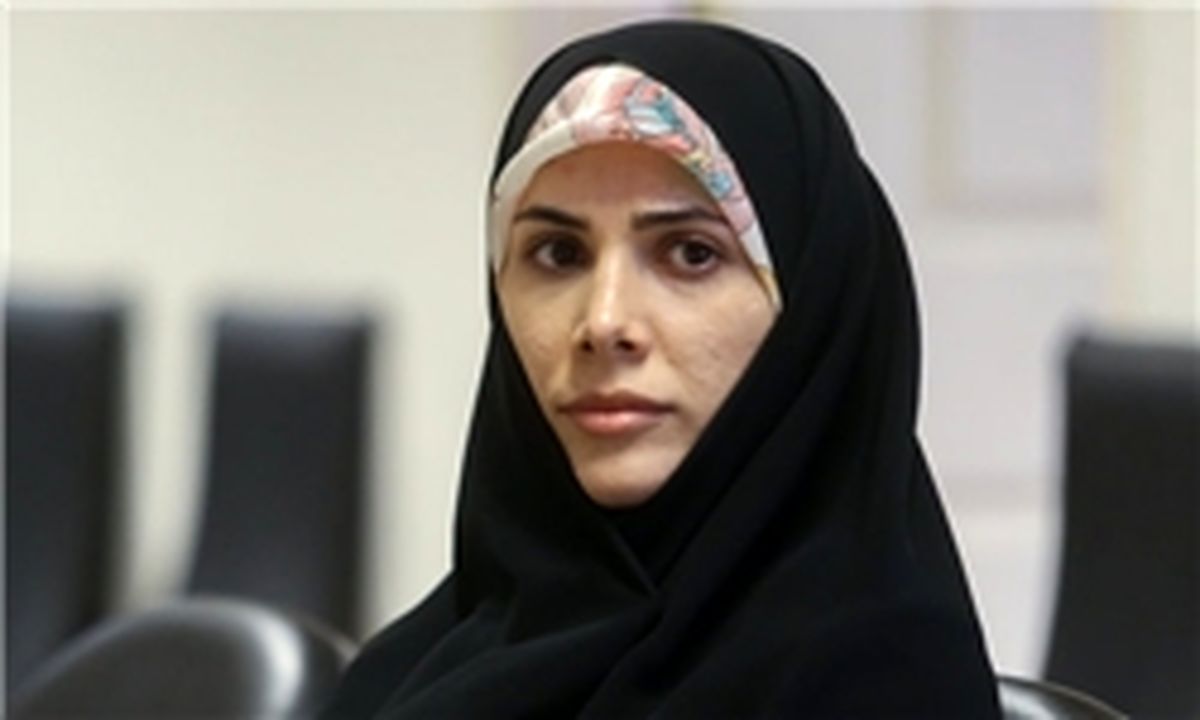 سیده فاطمه حسینی از خود، همسر و پدرش دفاع کرد