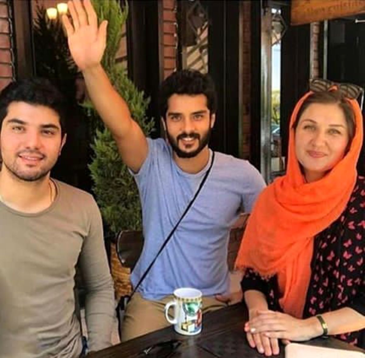 دوبرادر بازیگر غیرهمنام کنار همسر بازیگرش+عکس