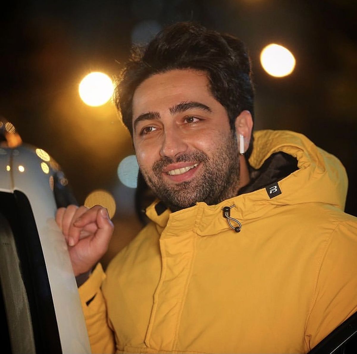 علی سخنگو در یک شب سرد پاییزی + عکس