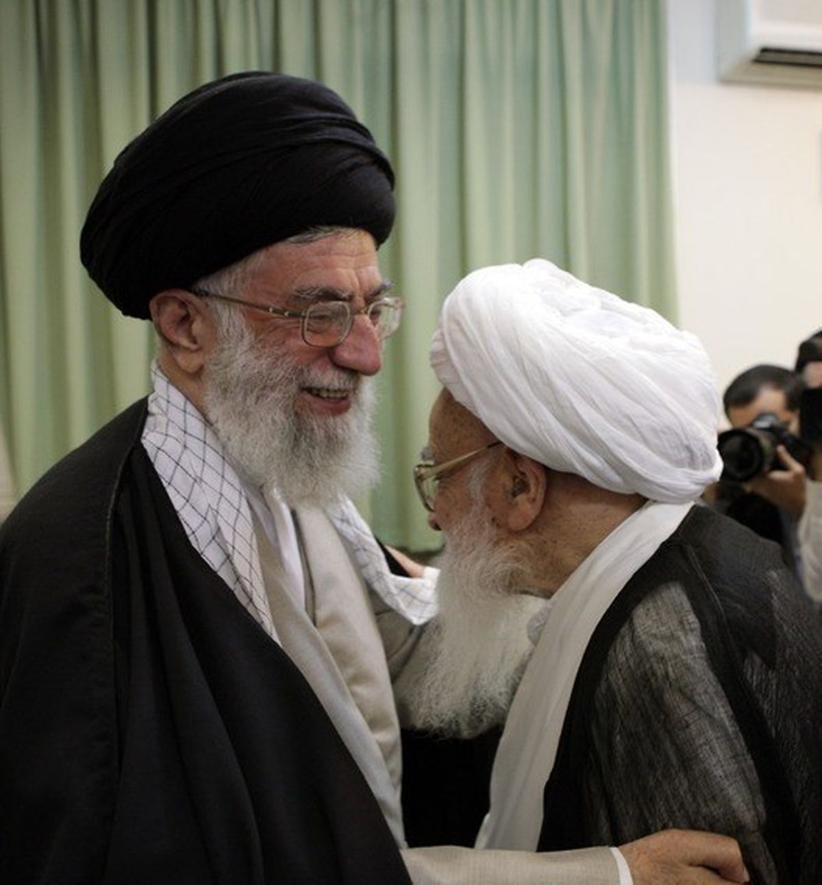 پیام تسلیت مقام معظم رهبری ( دام ظله العالی ) به مناسبت رحلت آیت‌الله حاج شیخ لطف‌الله صافی گلپایگانی